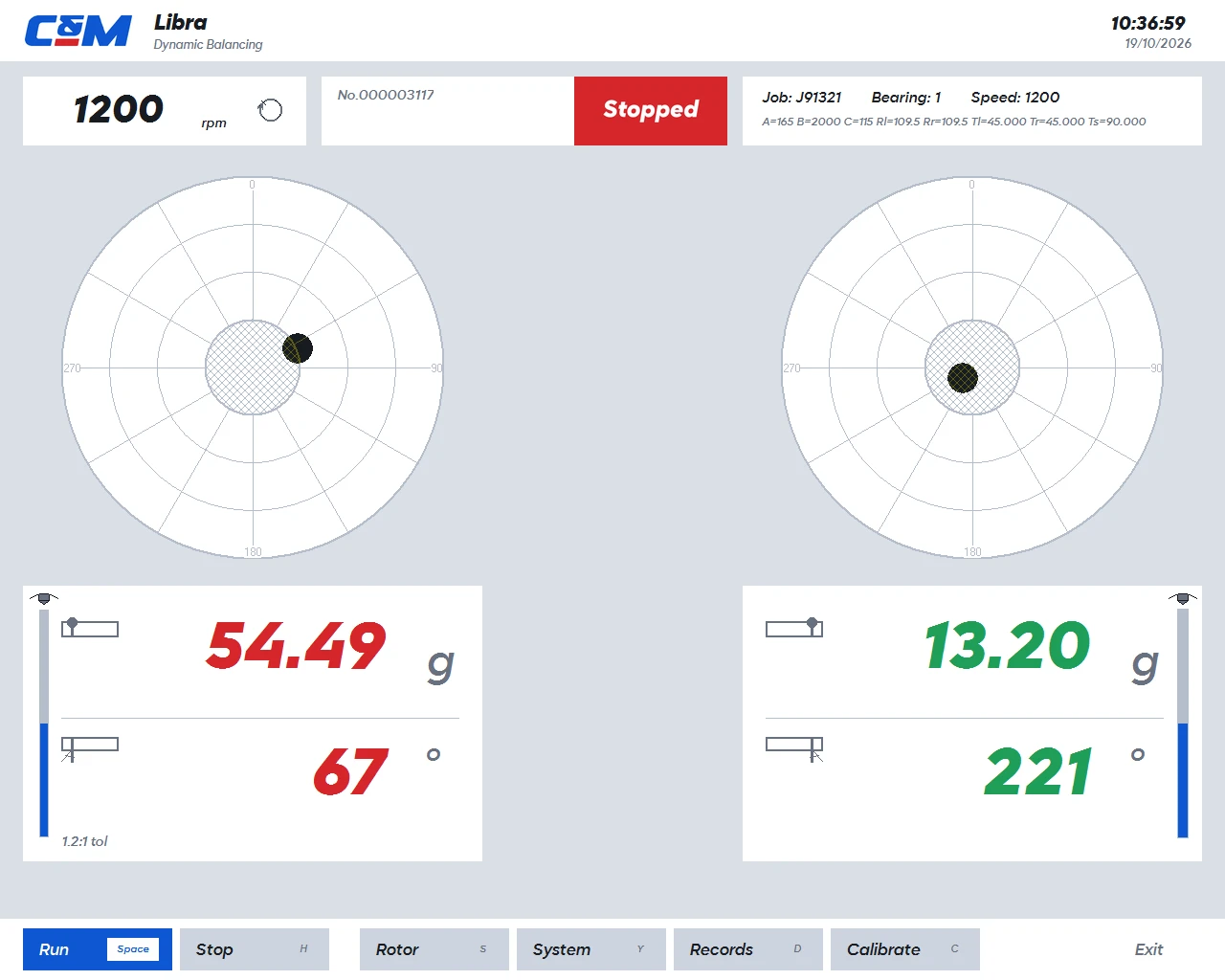 Libra's main screen: speed, run status and job details across the top, a dial for each correction plane, and the correction mass and angle for each plane in large type.