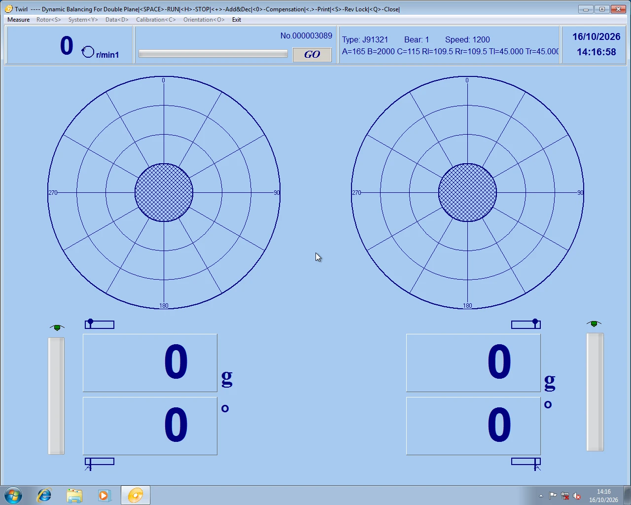 The original balancing software: a pale blue window with two plane dials, small readouts and a menu bar of keyboard shortcuts.